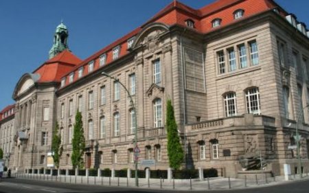 Bewertungen, Nachrichten und interessante Artikel über Makler, Reisen und Finanzen.